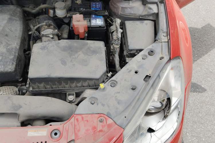 Used Suzuki Kizashi 2011 2.4L Two-Wheel Drive CVT Standard Edition Engine Bay Left