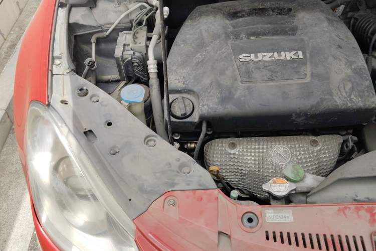 Used Suzuki Kizashi 2011 2.4L Two-Wheel Drive CVT Standard Edition Engine Bay Right