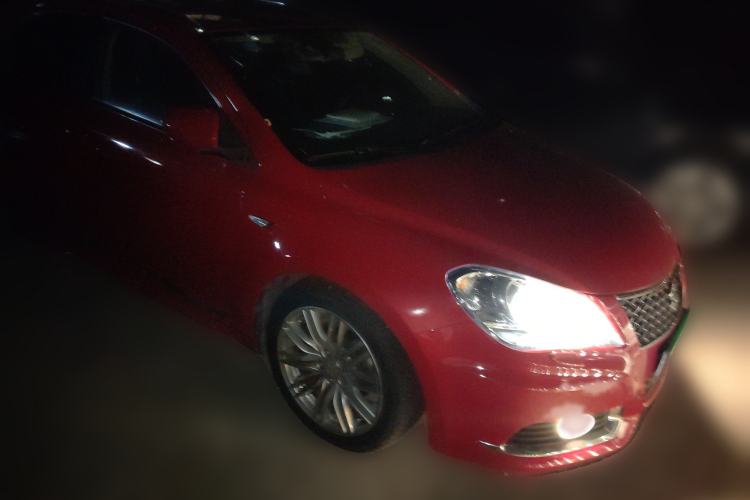 Used Suzuki Kizashi 2011 2.4L Two-Wheel Drive CVT Standard Edition Exterior 2
