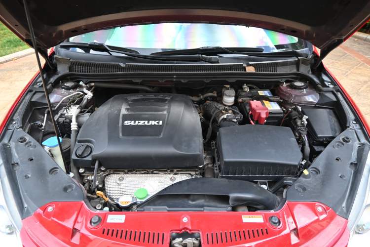 Used Suzuki Kizashi 2011 2.4L Two-Wheel Drive Sport with Navigation Exterior 2