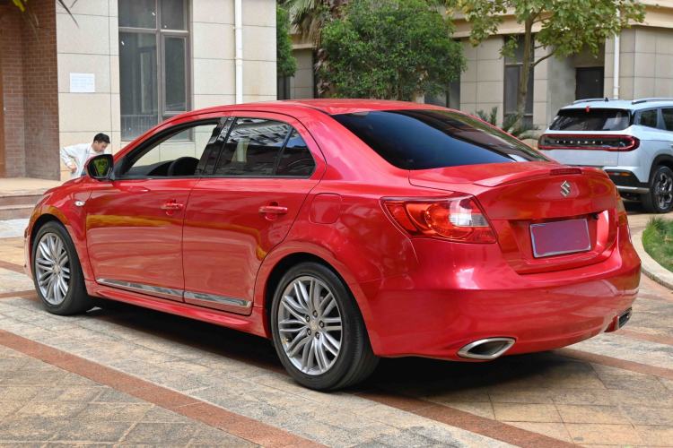 Used Suzuki Kizashi 2011 2.4L Two-Wheel Drive Sport with Navigation Exterior 5