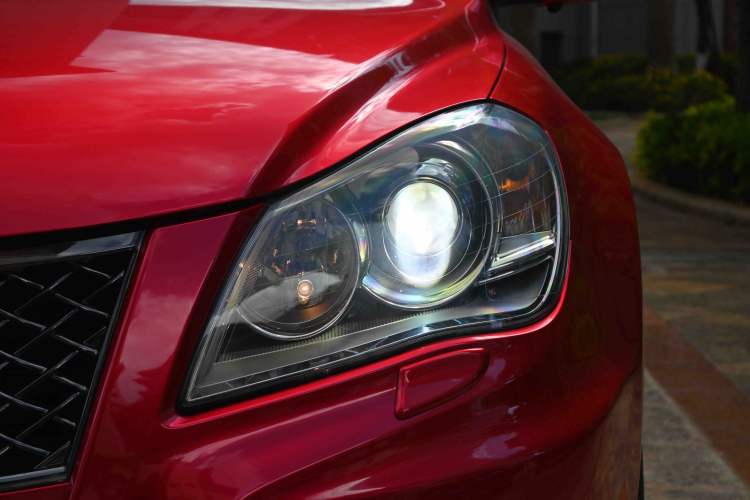 Used Suzuki Kizashi 2011 2.4L Two-Wheel Drive Sport with Navigation Exterior 8