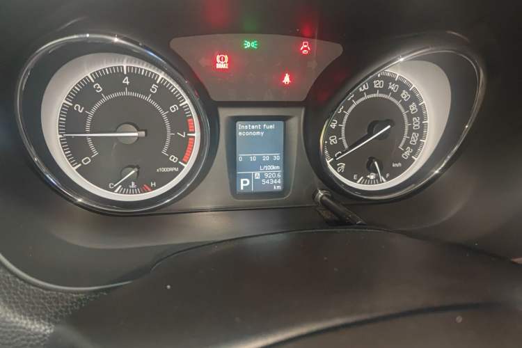 Used Suzuki Kizashi 2011 2.4L Two-Wheel Drive Sport with Navigation Instrument Cluster