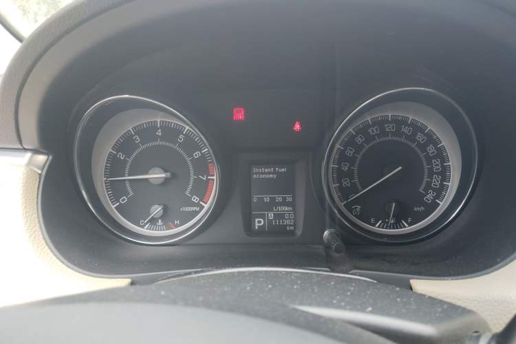 Used Suzuki Kizashi 2011 2.4L Two-Wheel Drive CVT Standard Edition Instrument Cluster