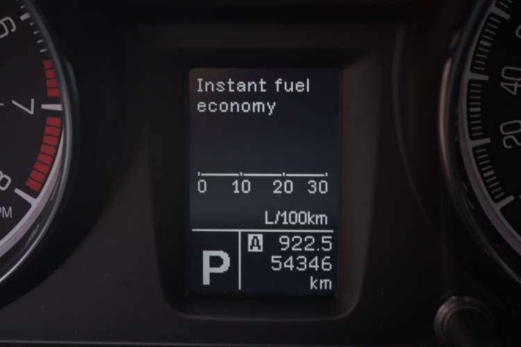 Used Suzuki Kizashi 2011 2.4L Two-Wheel Drive Sport with Navigation Odometer Close Up