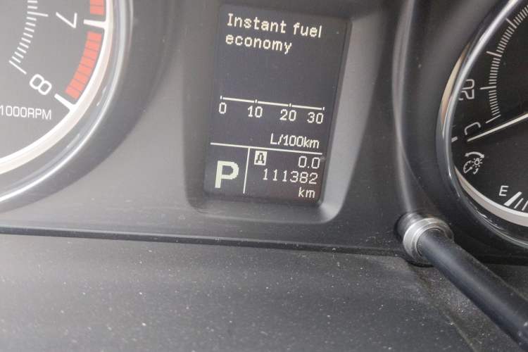 Used Suzuki Kizashi 2011 2.4L Two-Wheel Drive CVT Standard Edition Odometer Close Up