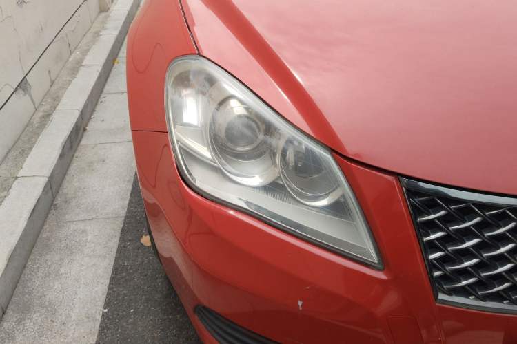 Used Suzuki Kizashi 2011 2.4L Two-Wheel Drive CVT Standard Edition Right Front Headlight