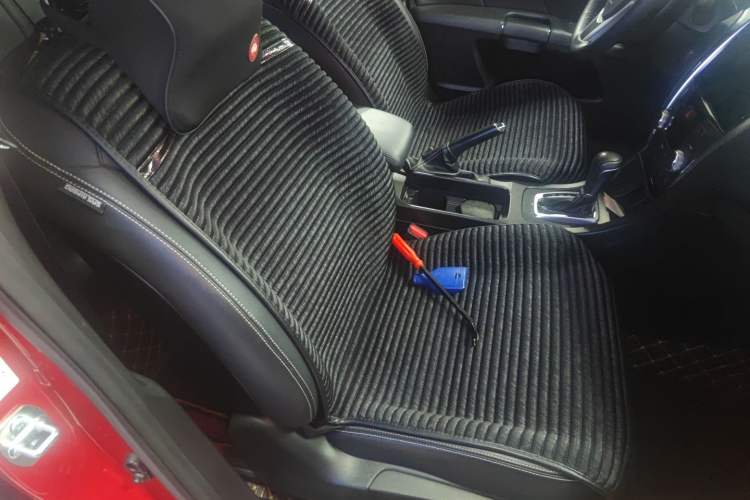 Used Suzuki Kizashi 2011 2.4L Two-Wheel Drive Sport with Navigation Right Front Seat