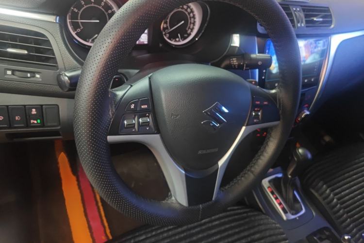 Used Suzuki Kizashi 2011 2.4L Two-Wheel Drive Sport with Navigation Steering Wheel