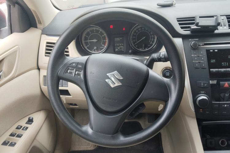 Used Suzuki Kizashi 2011 2.4L Two-Wheel Drive CVT Standard Edition Steering Wheel