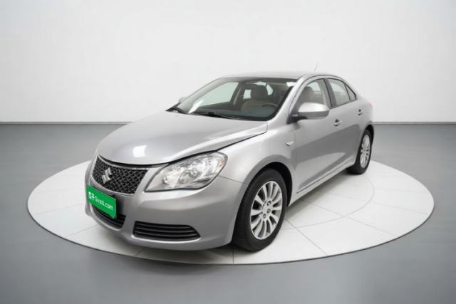 Ojetý Suzuki Kizashi 2011 2.4L Two-Wheel Drive CVT Standard Edition