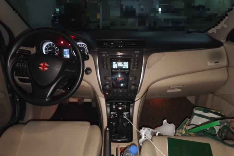 Used Suzuki Kizashi 2011 2.4L Two-Wheel Drive Manual Standard Edition Center Console