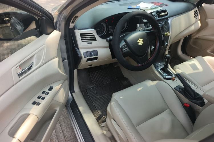 Used Suzuki Kizashi 2011 2.4L Two-Wheel Drive CVT Standard Edition Driver Seat