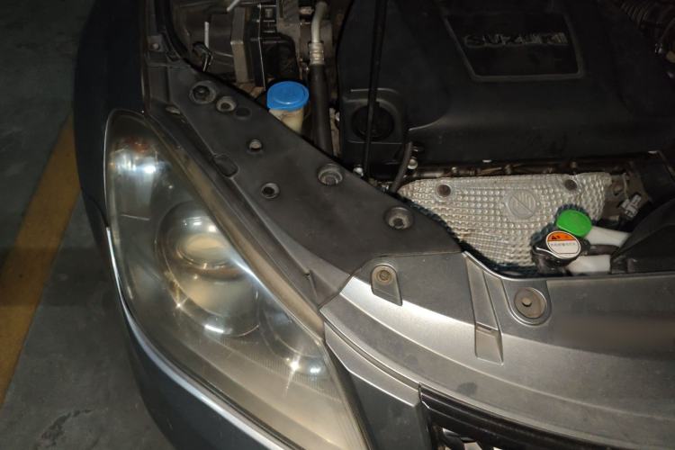 Used Suzuki Kizashi 2011 2.4L Two-Wheel Drive Manual Standard Edition Engine Bay Right