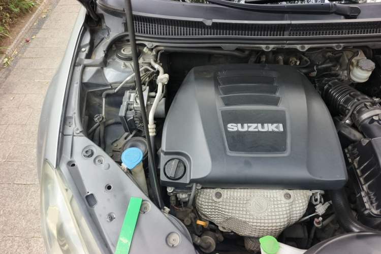 Used Suzuki Kizashi 2011 2.4L Two-Wheel Drive CVT Standard Edition Engine Bay Right