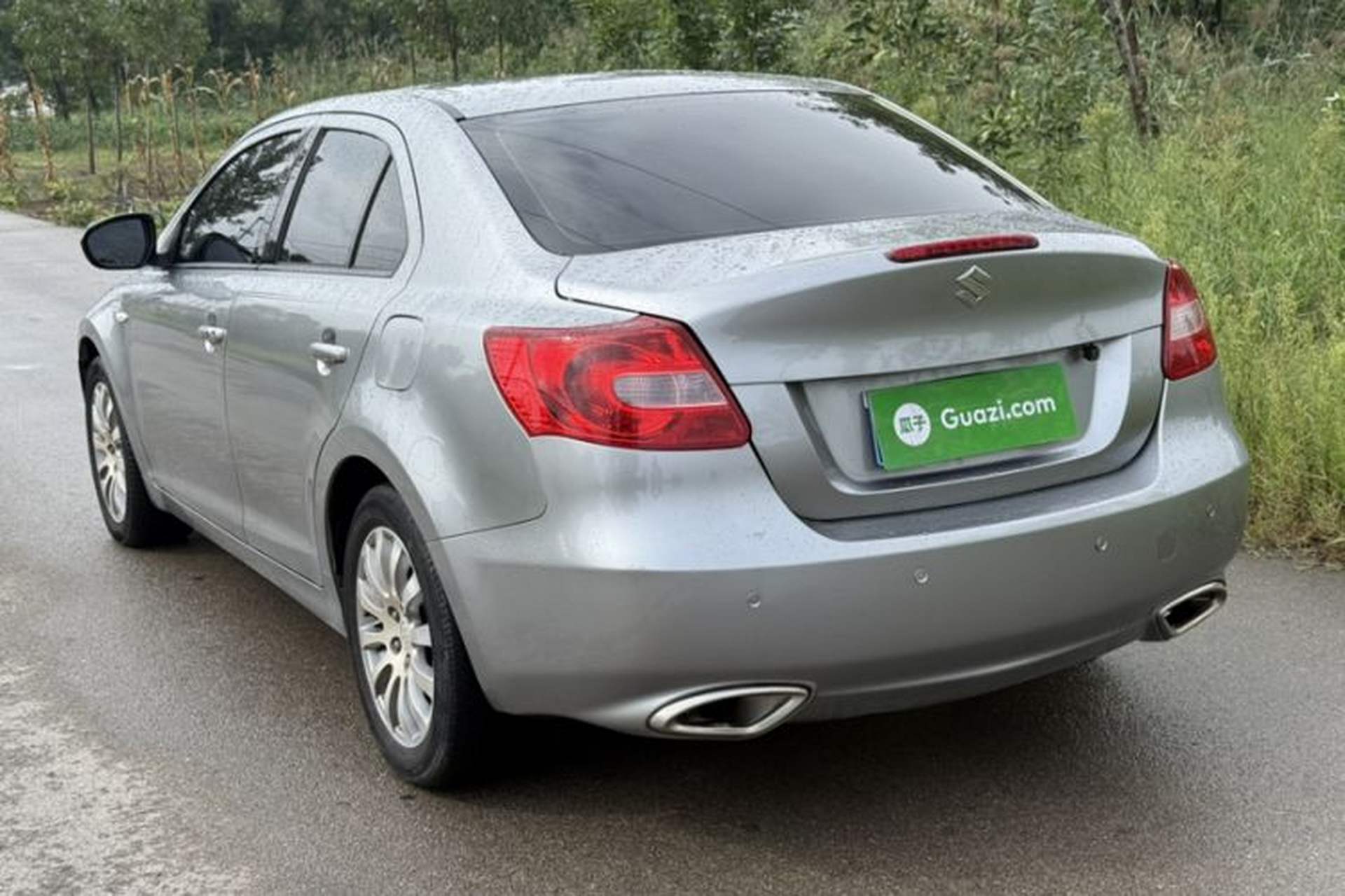 Used Suzuki Kizashi 2011 2.4L Two-Wheel Drive CVT Standard Edition Exterior 2