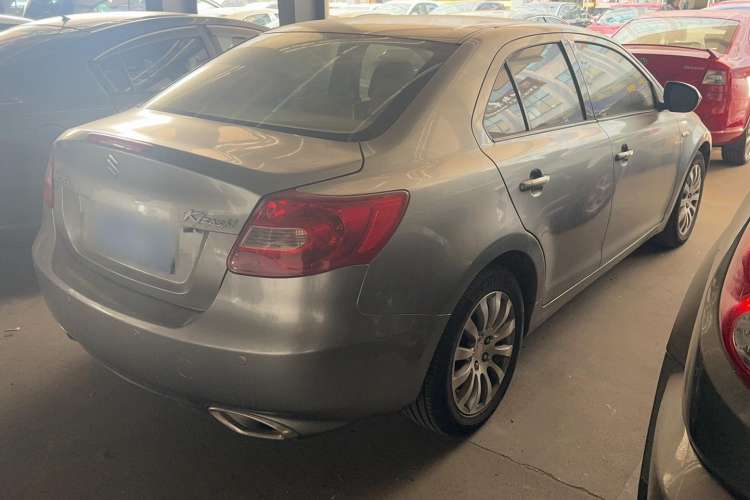 Used Suzuki Kizashi 2011 2.4L Two-Wheel Drive CVT Standard Edition Exterior 3