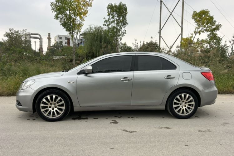 Used Suzuki Kizashi 2011 2.4L Two-Wheel Drive CVT Standard Edition Exterior 6