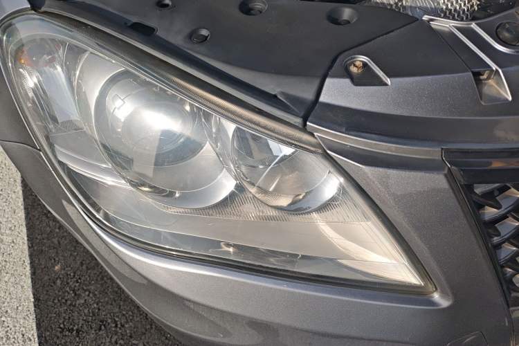 Used Suzuki Kizashi 2011 2.4L Two-Wheel Drive Manual Standard Edition Exterior 6