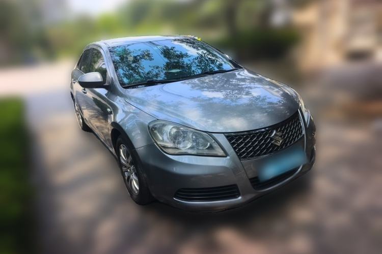 Used Suzuki Kizashi 2011 2.4L Two-Wheel Drive CVT Standard Edition Front Right 45 Deg