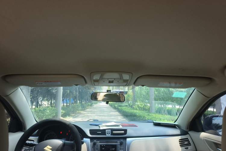 Used Suzuki Kizashi 2011 2.4L Two-Wheel Drive CVT Standard Edition Headliner