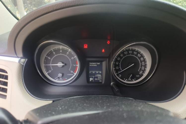 Used Suzuki Kizashi 2011 2.4L Two-Wheel Drive CVT Standard Edition Instrument Cluster