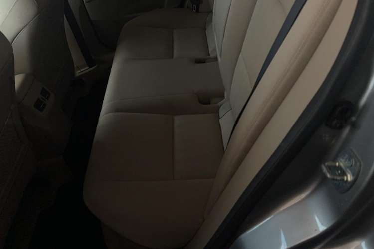 Used Suzuki Kizashi 2011 2.4L Two-Wheel Drive CVT Standard Edition Interior 1