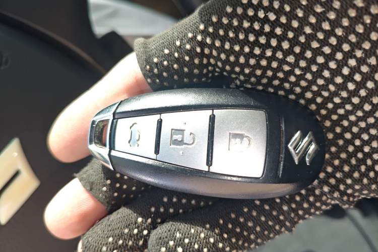 Used Suzuki Kizashi 2011 2.4L Two-Wheel Drive Manual Standard Edition Interior 1