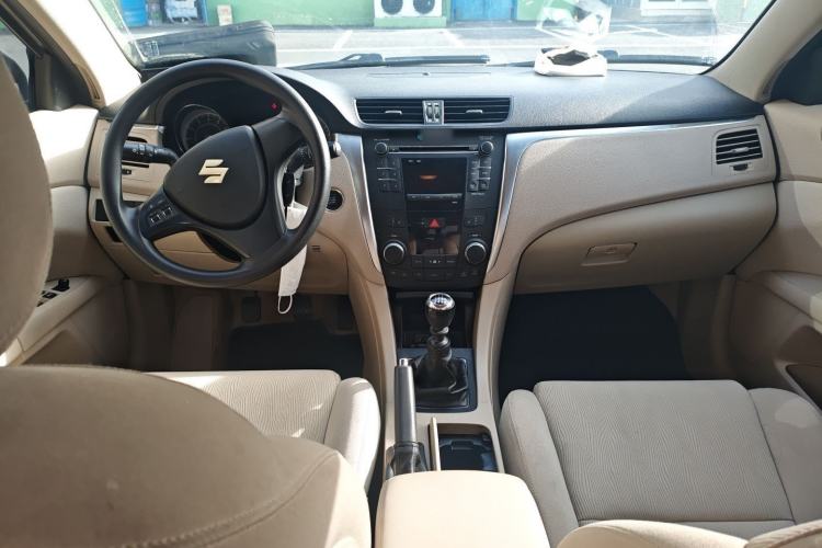 Used Suzuki Kizashi 2011 2.4L Two-Wheel Drive Manual Standard Edition Interior 2