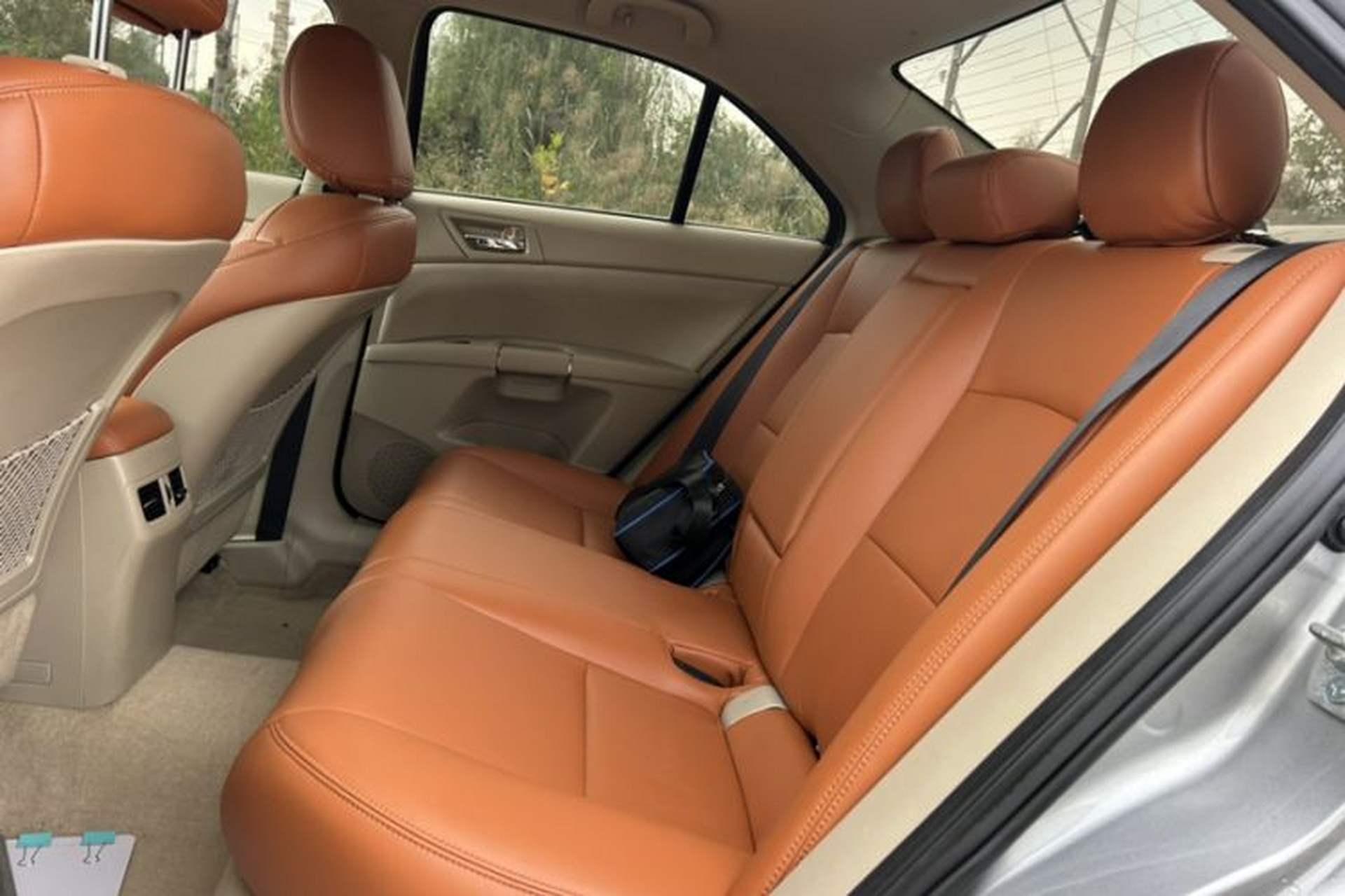 Used Suzuki Kizashi 2011 2.4L Two-Wheel Drive CVT Standard Edition Interior 4