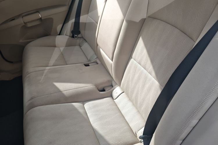 Used Suzuki Kizashi 2011 2.4L Two-Wheel Drive Manual Standard Edition Interior 4
