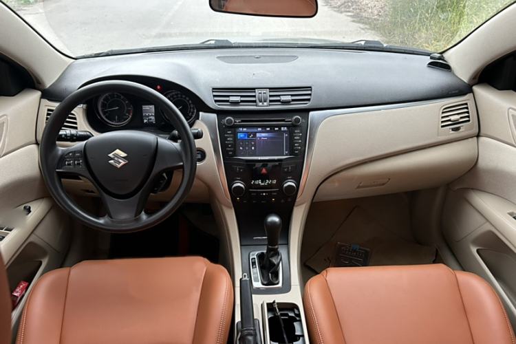 Used Suzuki Kizashi 2011 2.4L Two-Wheel Drive CVT Standard Edition Interior 5