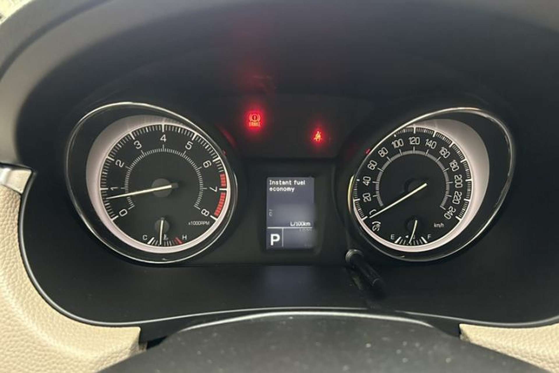 Used Suzuki Kizashi 2011 2.4L Two-Wheel Drive CVT Standard Edition Interior 7
