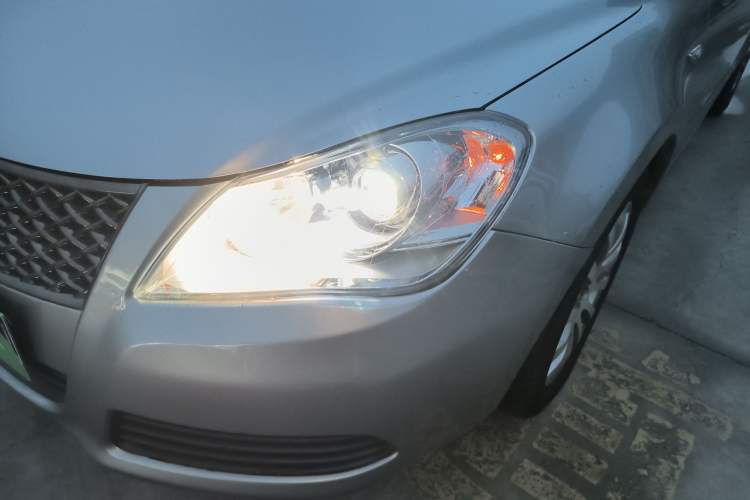 Used Suzuki Kizashi 2011 2.4L Two-Wheel Drive CVT Standard Edition Left Front Headlight