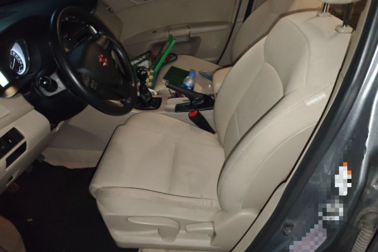 Used Suzuki Kizashi 2011 2.4L Two-Wheel Drive Manual Standard Edition Left Front Seat