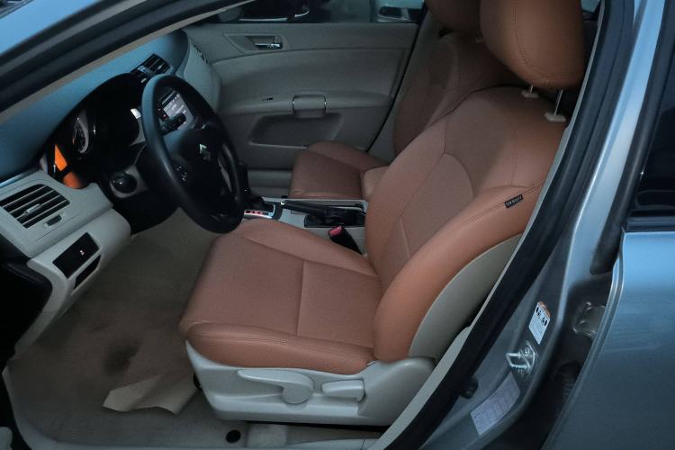 Used Suzuki Kizashi 2011 2.4L Two-Wheel Drive CVT Standard Edition Left Front Seat