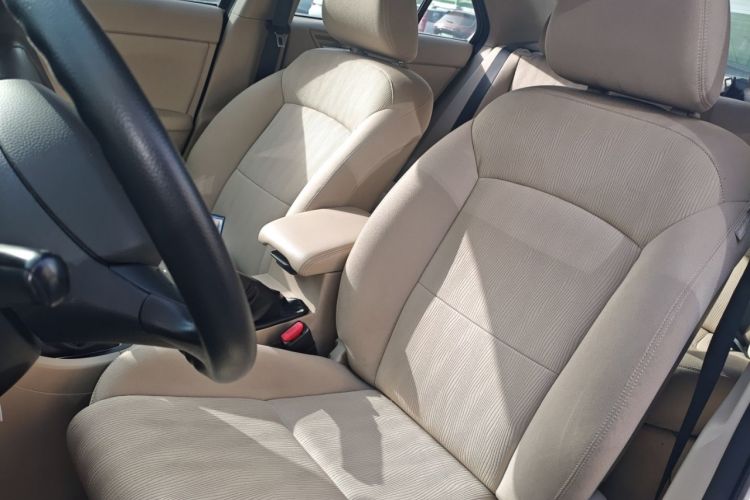 Used Suzuki Kizashi 2011 2.4L Two-Wheel Drive Manual Standard Edition Left Front Seat