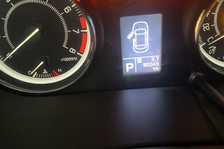Used Suzuki Kizashi 2011 2.4L Two-Wheel Drive CVT Standard Edition Odometer Close Up