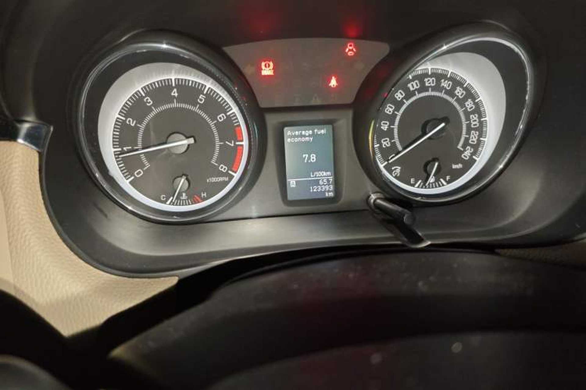 Used Suzuki Kizashi 2011 2.4L Two-Wheel Drive Manual Standard Edition Odometer Close Up