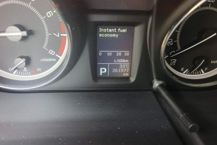 Used Suzuki Kizashi 2011 2.4L Two-Wheel Drive CVT Standard Edition Odometer Close Up