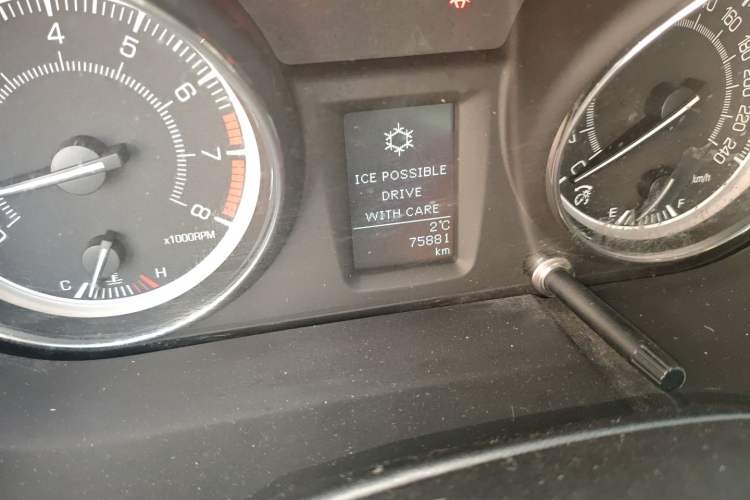 Used Suzuki Kizashi 2011 2.4L Two-Wheel Drive Manual Standard Edition Odometer Close Up
