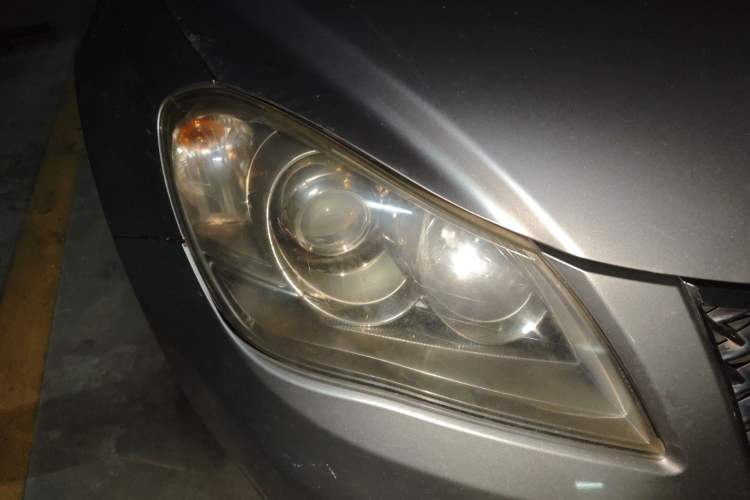 Used Suzuki Kizashi 2011 2.4L Two-Wheel Drive Manual Standard Edition Right Front Headlight