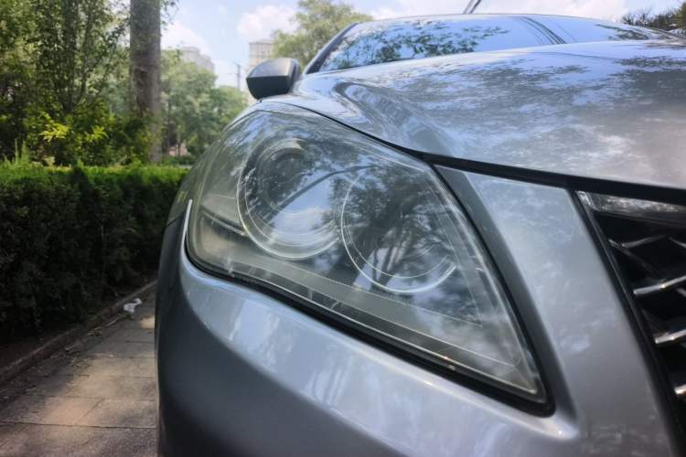 Used Suzuki Kizashi 2011 2.4L Two-Wheel Drive CVT Standard Edition Right Front Headlight