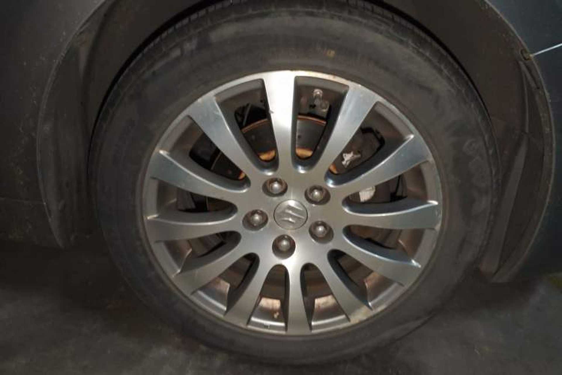 Used Suzuki Kizashi 2011 2.4L Two-Wheel Drive Manual Standard Edition Right Front Wheel Hub