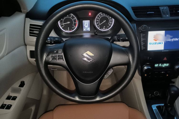 Used Suzuki Kizashi 2011 2.4L Two-Wheel Drive CVT Standard Edition Steering Wheel