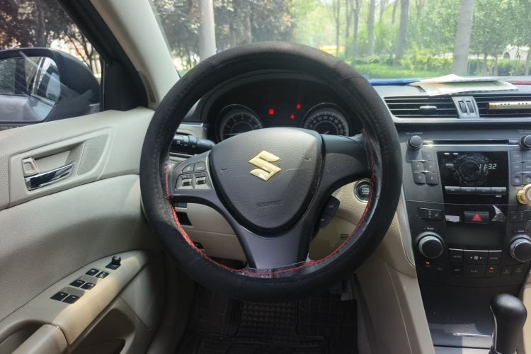 Used Suzuki Kizashi 2011 2.4L Two-Wheel Drive CVT Standard Edition Steering Wheel