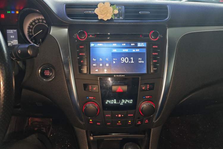 Used Suzuki Kizashi 2011 2.4L Two-Wheel Drive CVT Standard Edition Audio And AC Panel