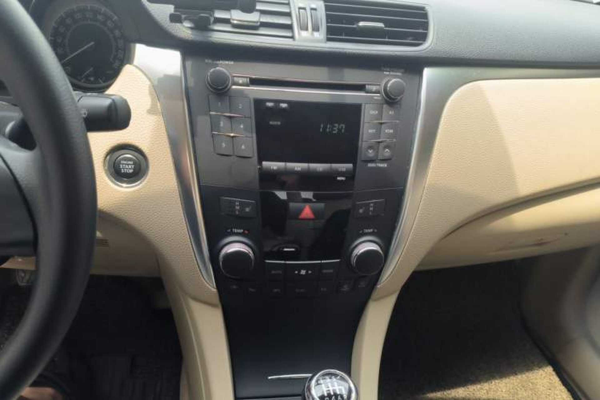 Used Suzuki Kizashi 2011 2.4L Two-Wheel Drive Manual Standard Edition Audio And AC Panel