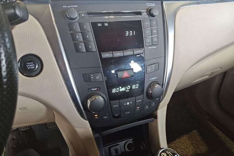 Used Suzuki Kizashi 2011 2.4L Two-Wheel Drive Manual Standard Edition Audio And AC Panel