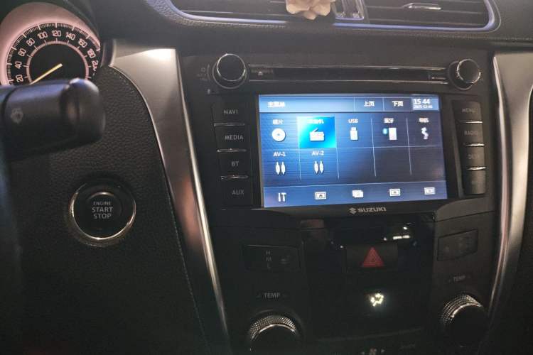 Used Suzuki Kizashi 2011 2.4L Two-Wheel Drive Luxury Navigation Edition Audio And AC Panel